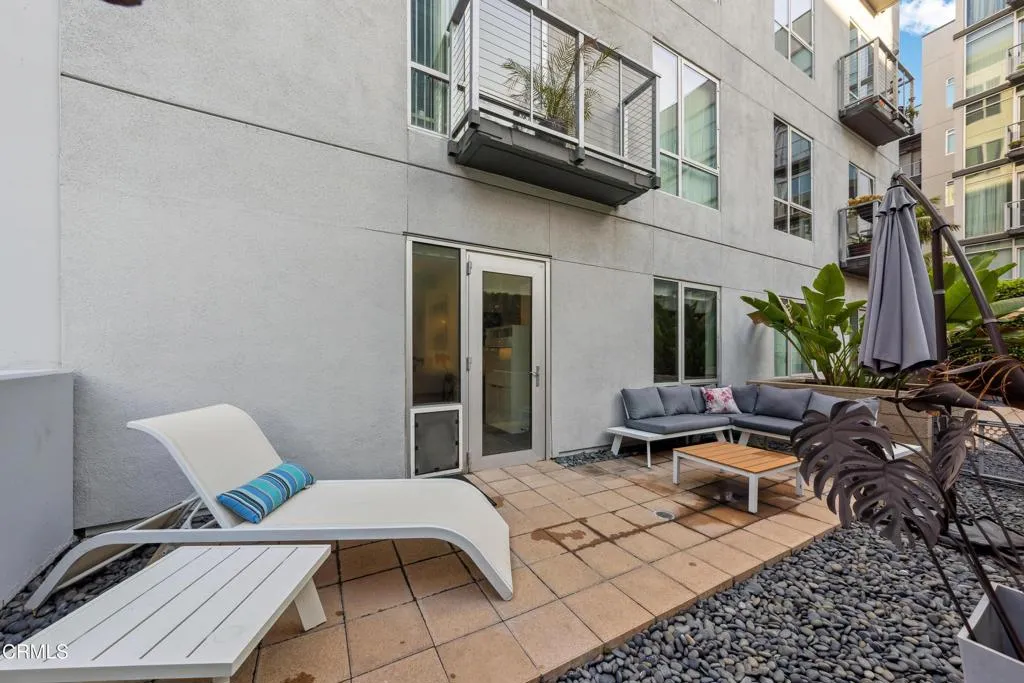 645 W 9th Street 200, Los Angeles, California 90015 home-pic-16